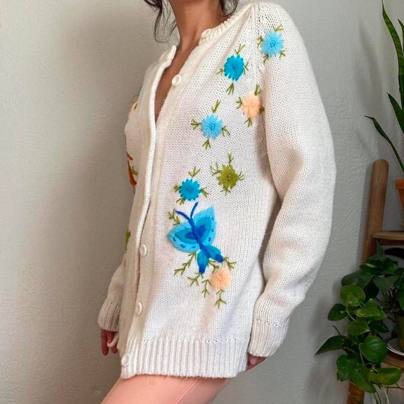 Vintage butterfly and floral cardigan - Picture 4 of 8